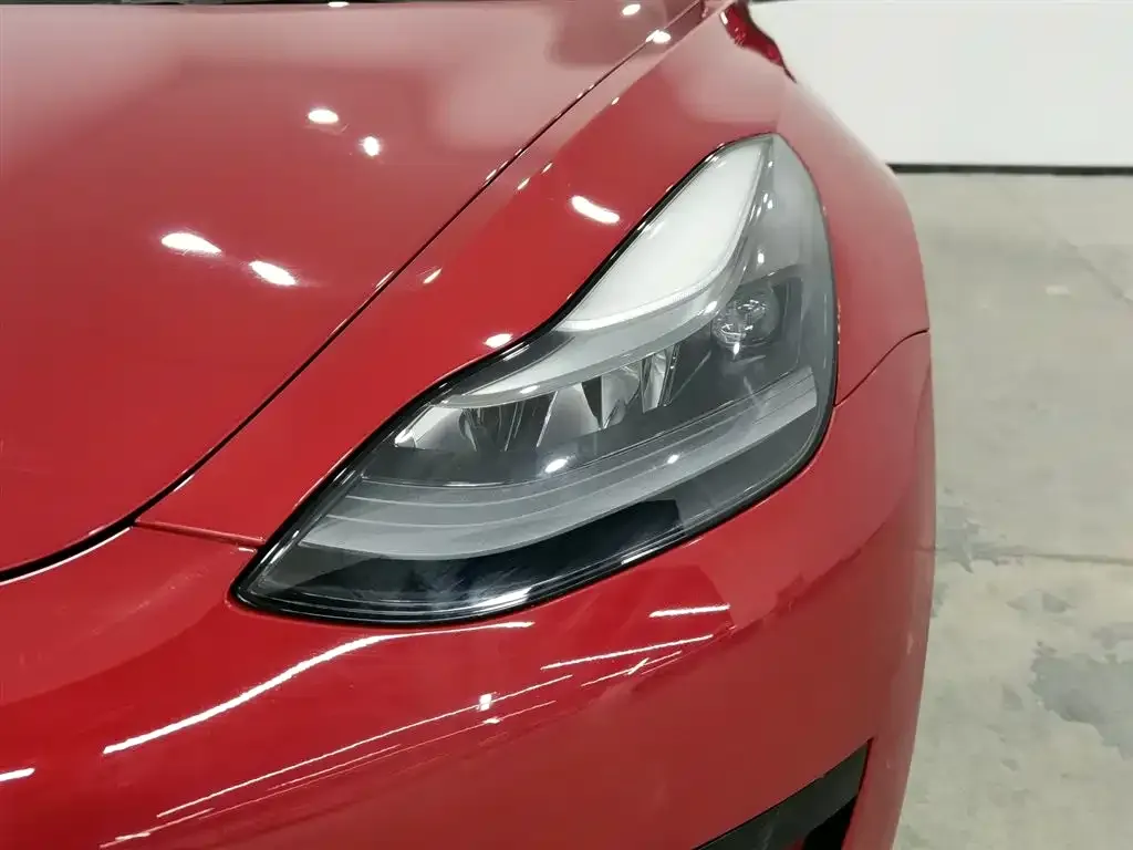 Tesla Model 3 — фото 7