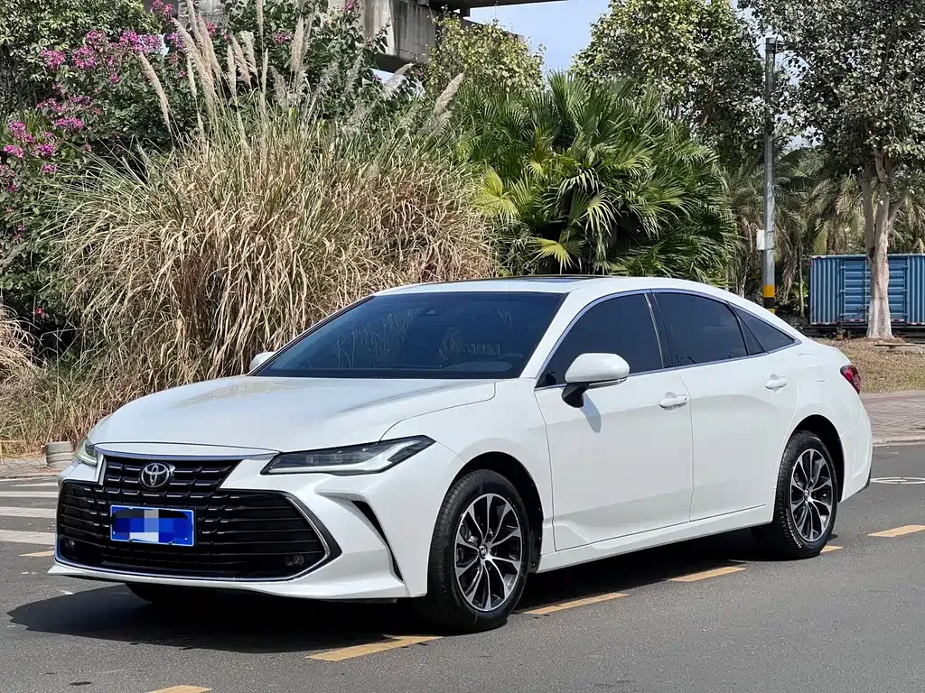 Toyota Avalon — фото 1