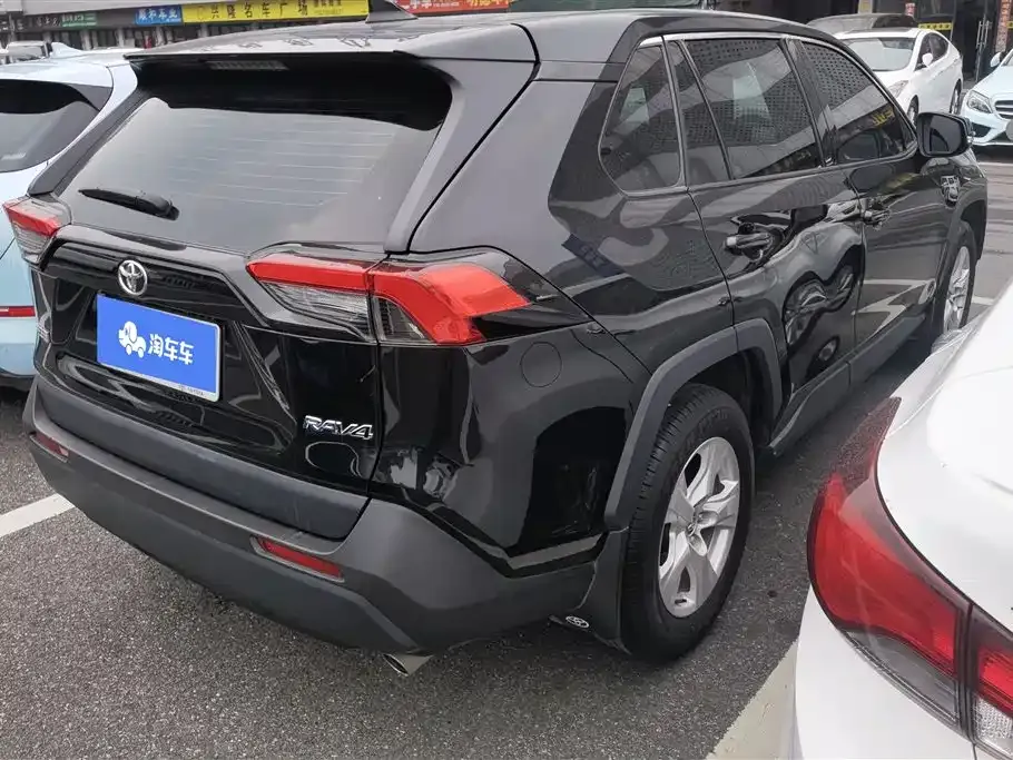 Toyota RAV4 — фото 3