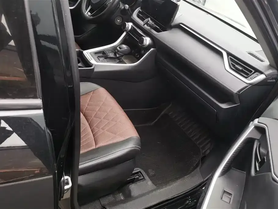 Toyota RAV4 — фото 4
