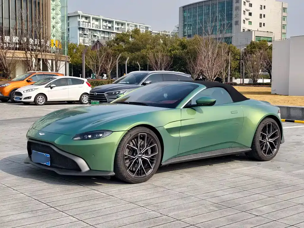 Aston Martin V8 Vantage — фото 1