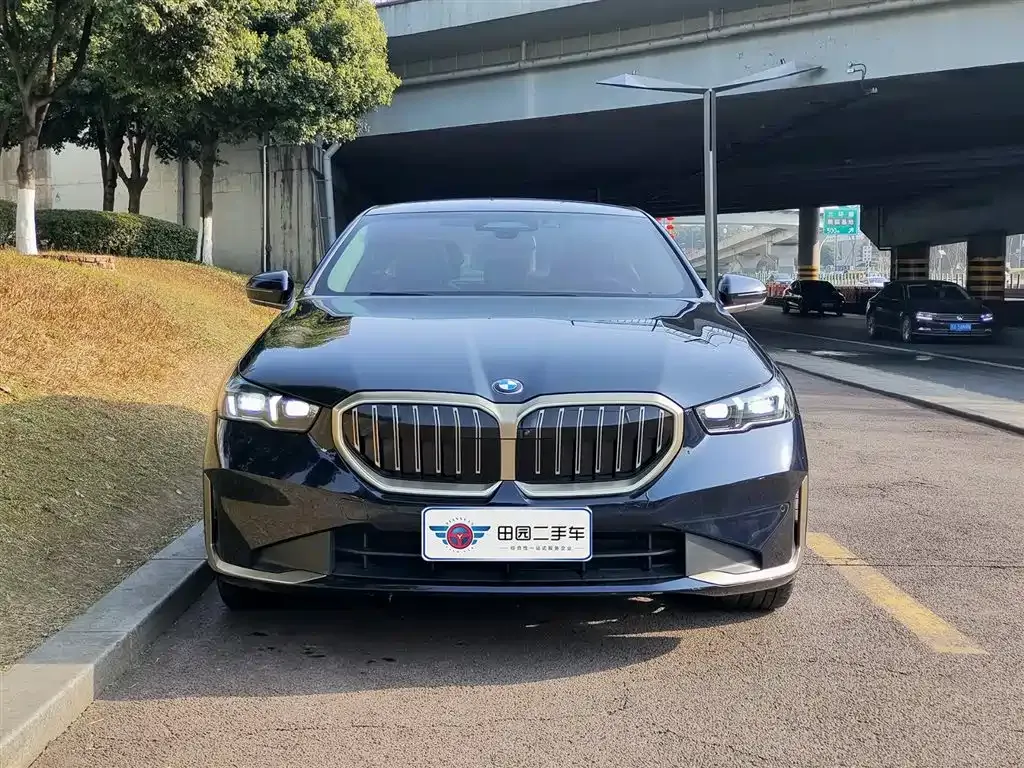 BMW 5 Series — фото 2