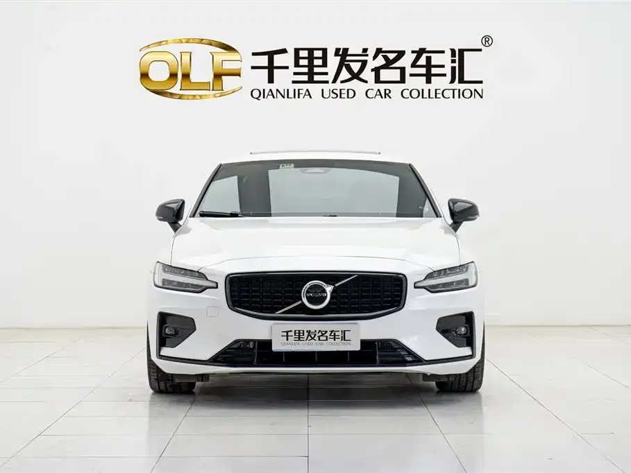 Volvo S60 — фото 1