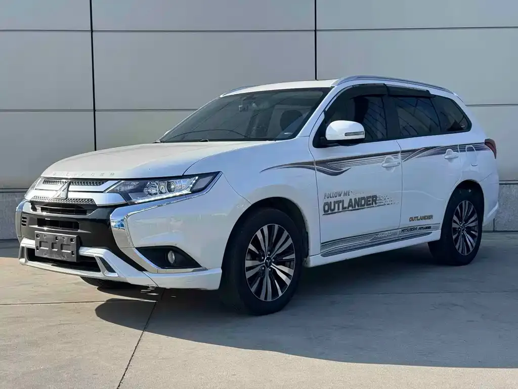 Mitsubishi Outlander — фото 1