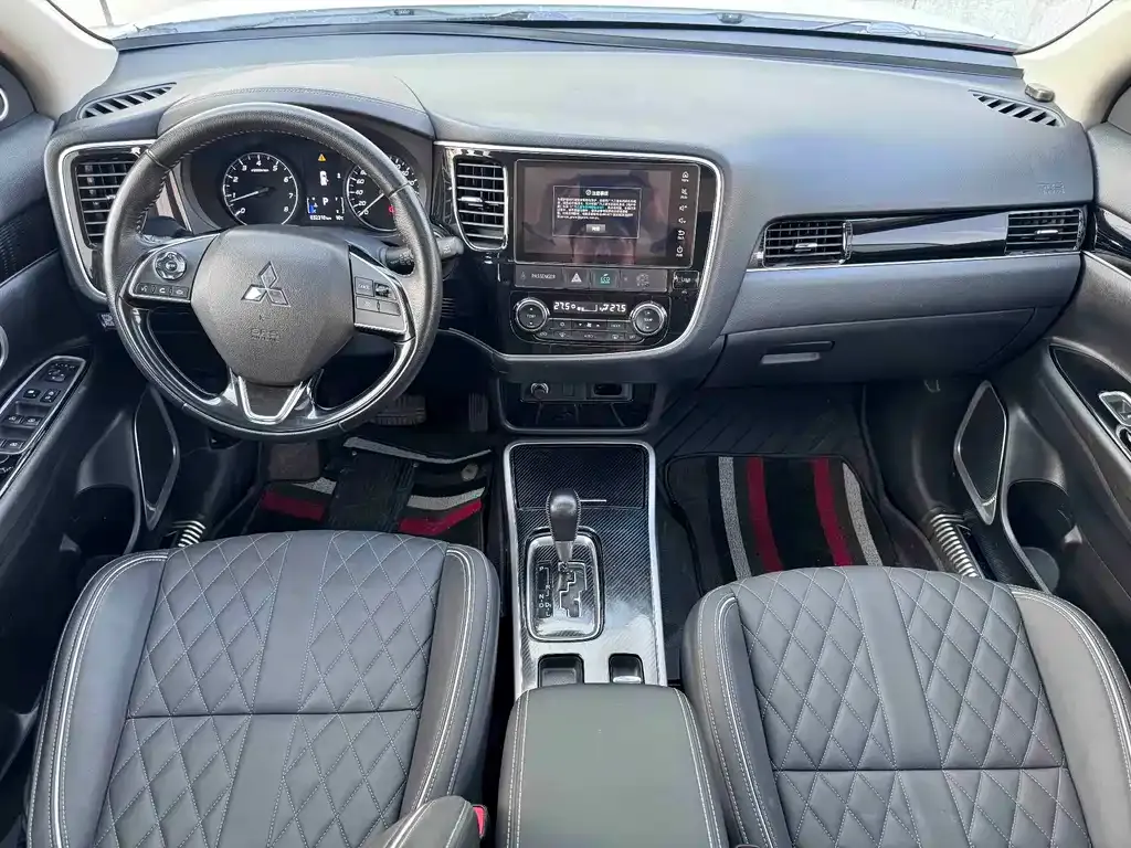 Mitsubishi Outlander — фото 7