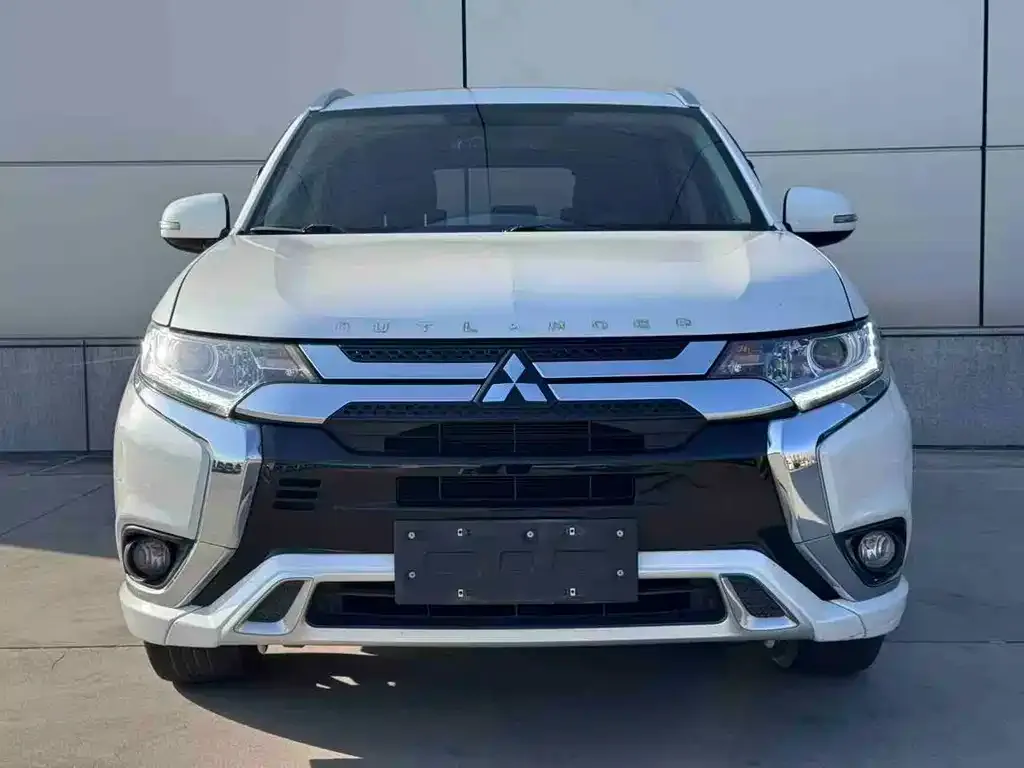 Mitsubishi Outlander — фото 3