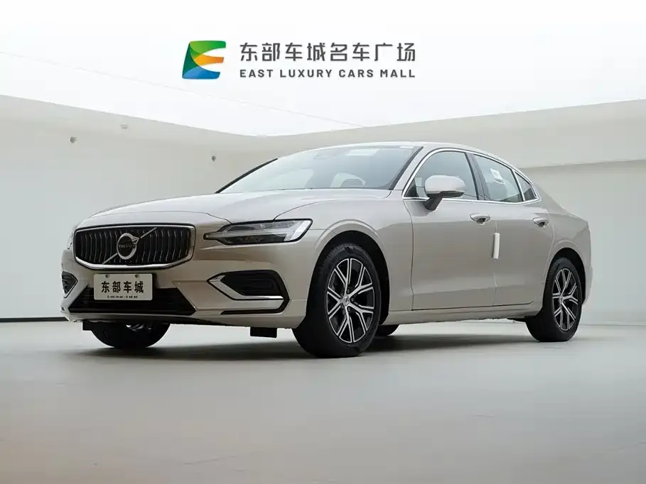 Volvo S60 — фото 1