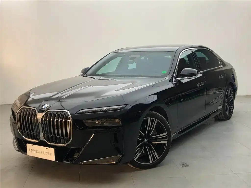 BMW 7 Series — фото 1