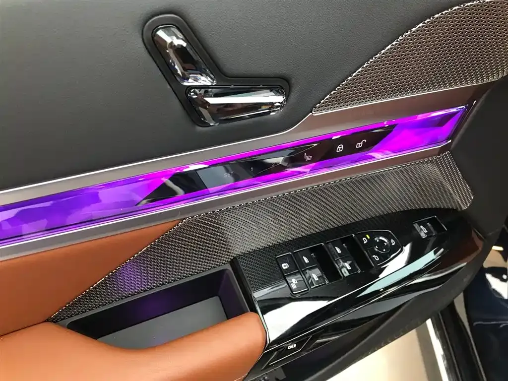 BMW 7 Series — фото 10