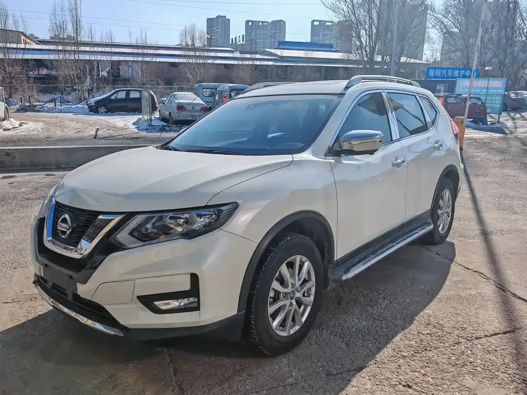 Nissan X-Trail — фото 1