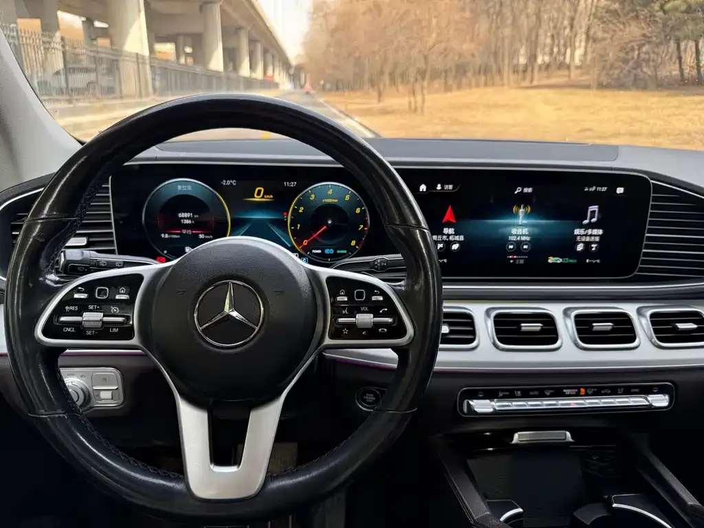 Mercedes-Benz GLS — фото 6