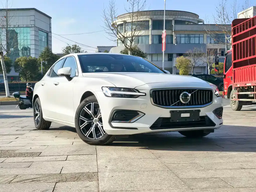 Volvo S60 — фото 4