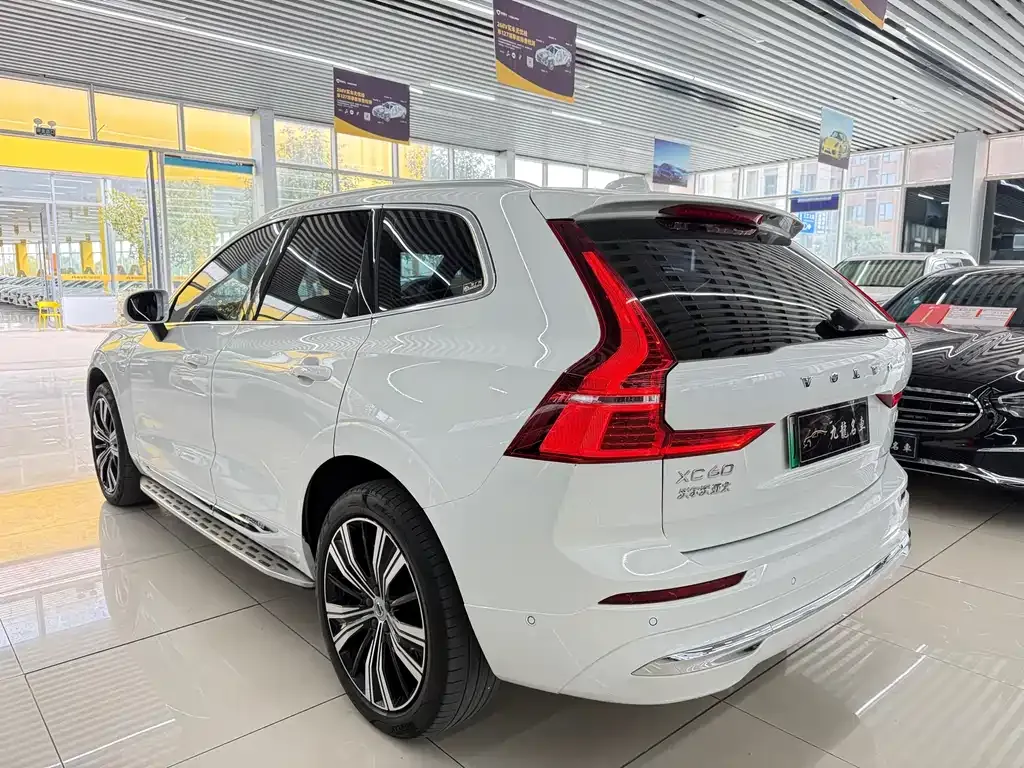Volvo XC60 PHEV — фото 5