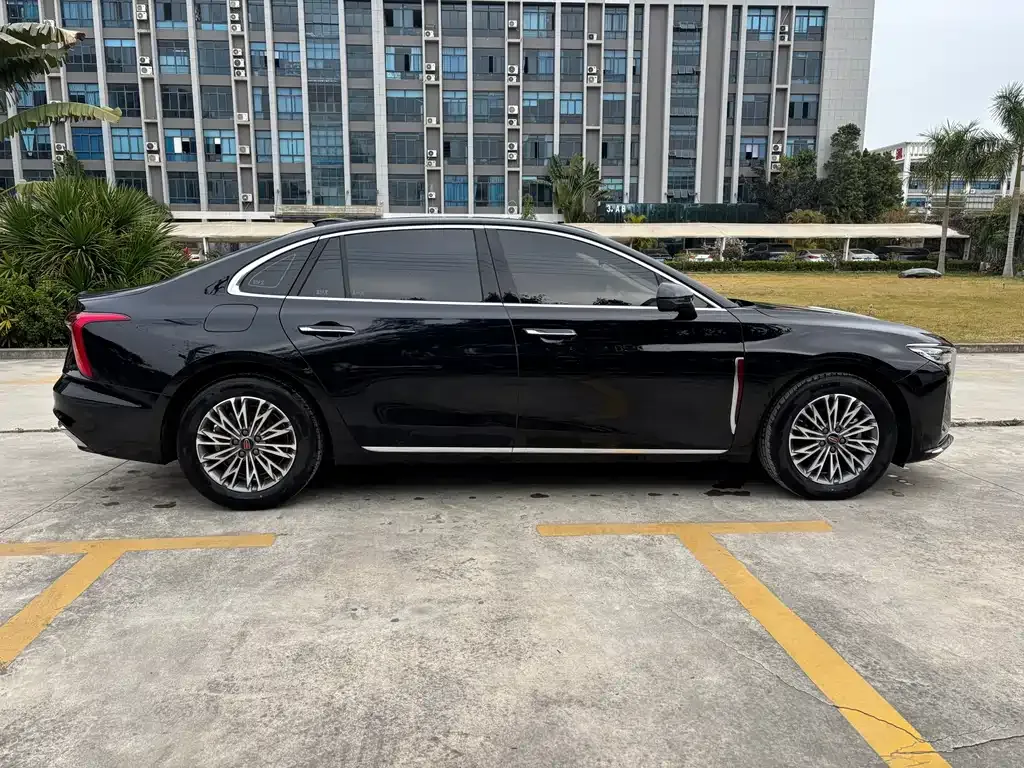 Hongqi H5 — фото 3