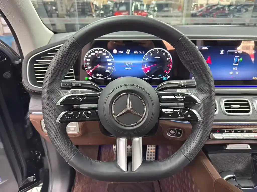 Mercedes-Benz GLS — фото 10