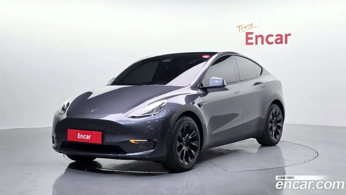 Tesla Model Y — фото 1