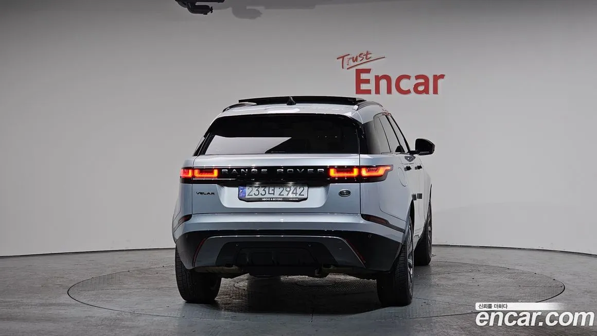 Land Rover Range Rover Velar — фото 8