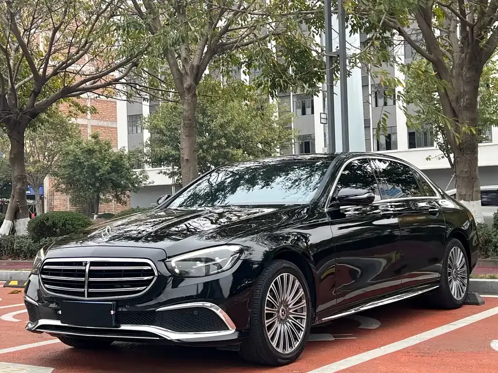 Mercedes-Benz E-Class — фото 1