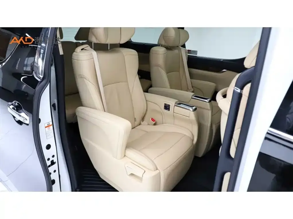 Toyota Alphard — фото 9