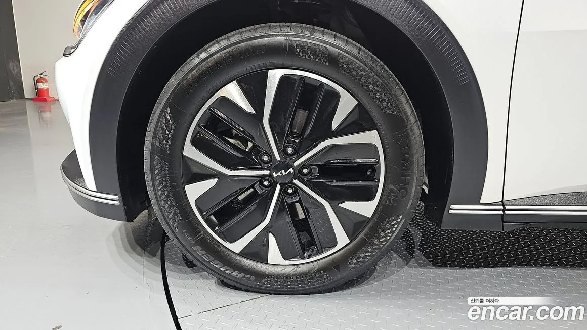 Kia EV6 — фото 8
