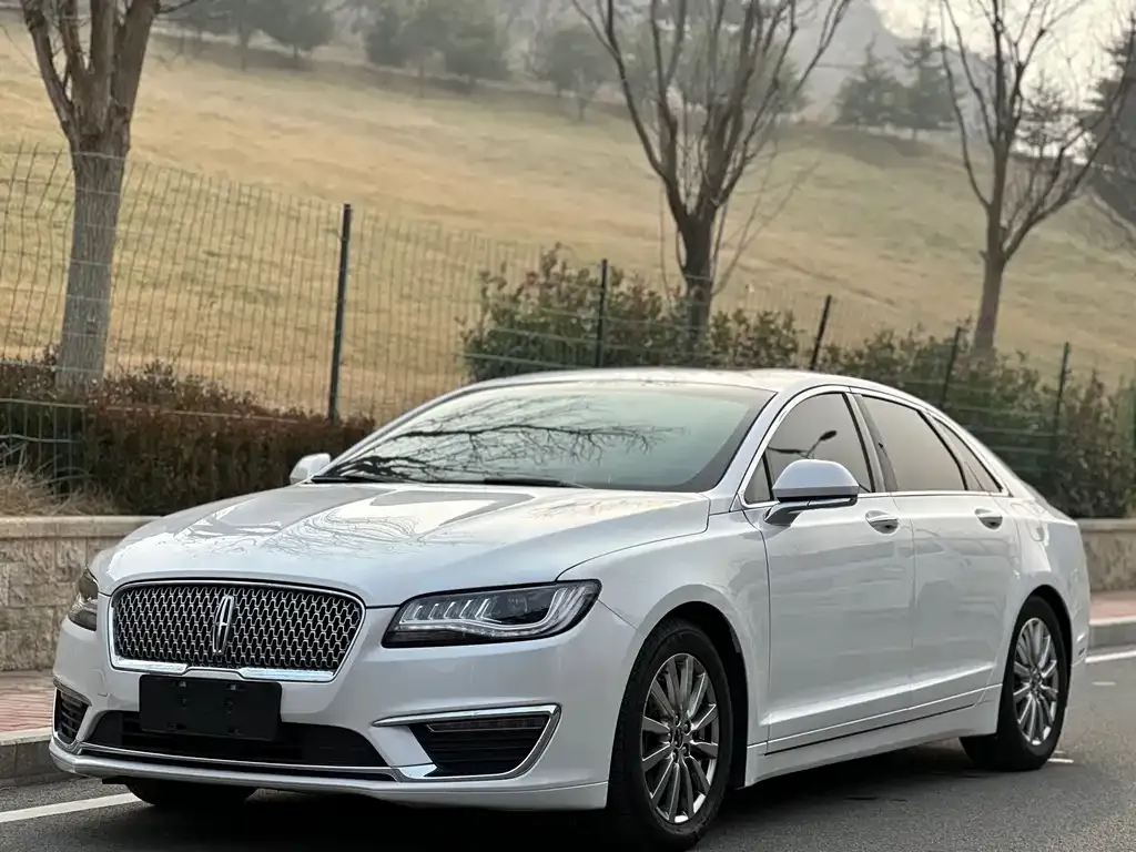 Lincoln MKZ — фото 1