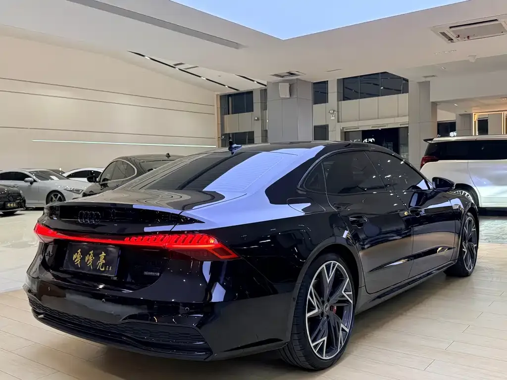 Audi A7L — фото 5