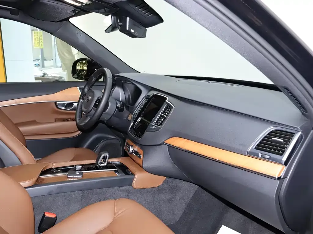 Volvo XC90 — фото 10