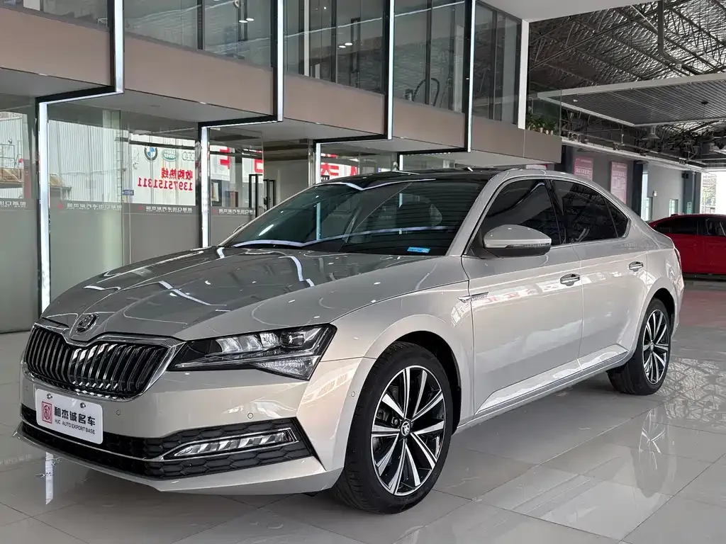 Skoda Superb — фото 1
