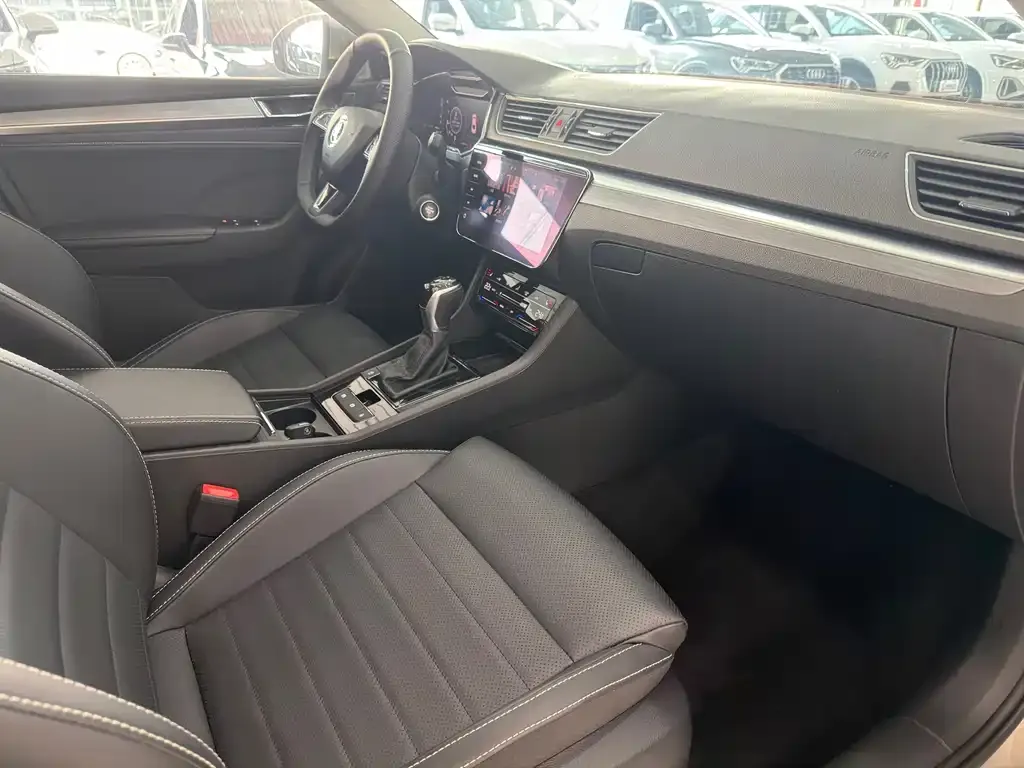 Skoda Superb — фото 10