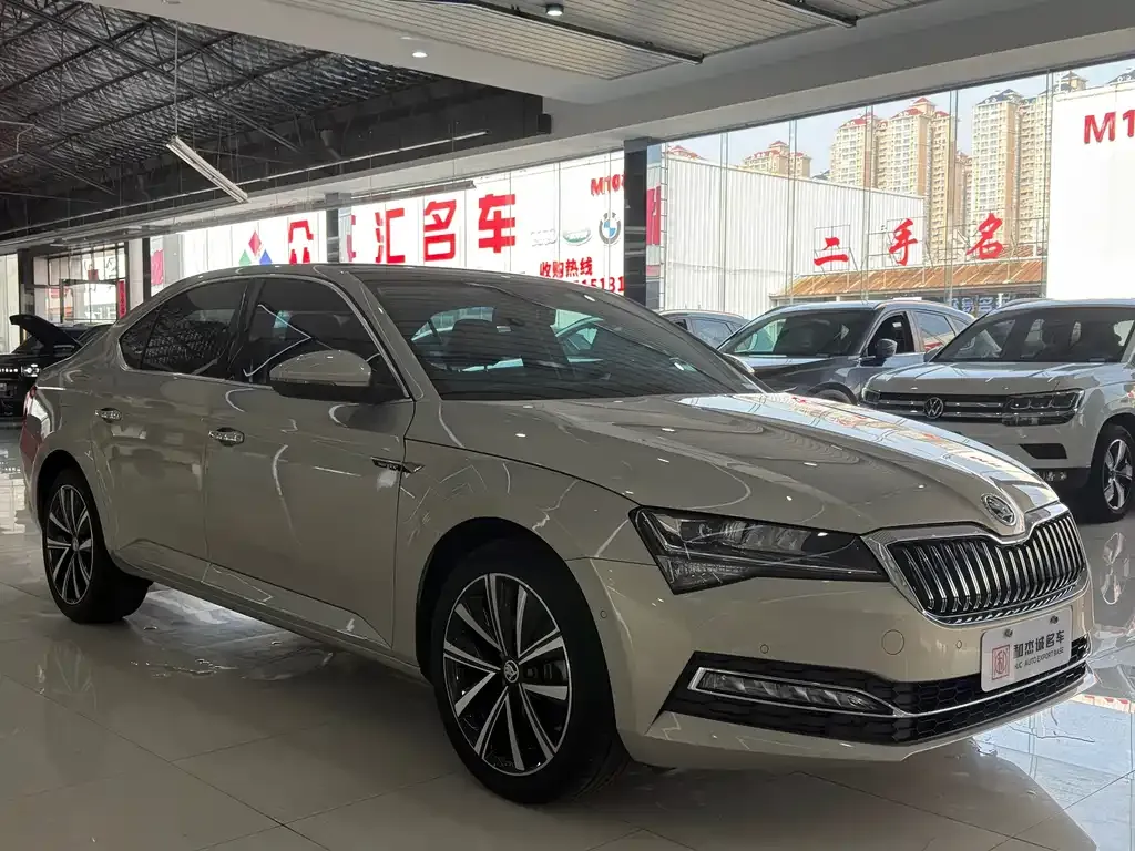 Skoda Superb — фото 9