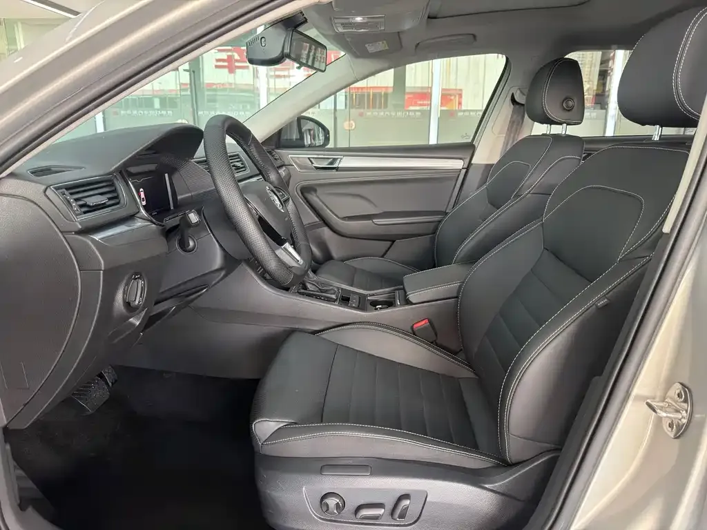Skoda Superb — фото 2