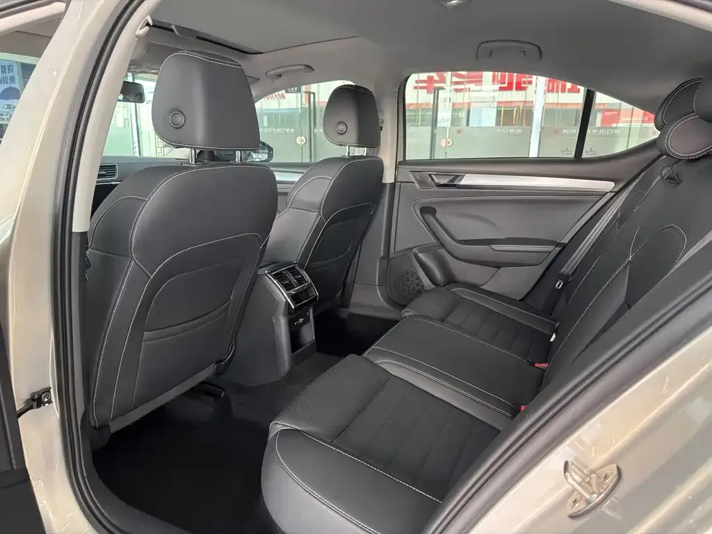 Skoda Superb — фото 4