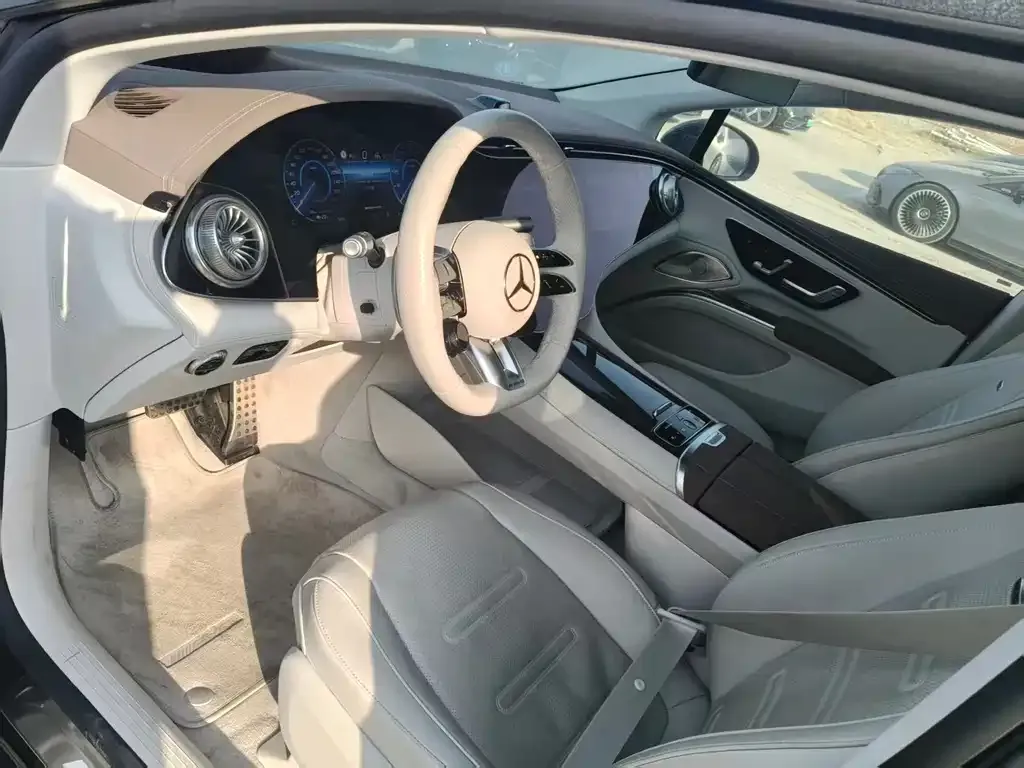 Mercedes-Benz EQS AMG — фото 3