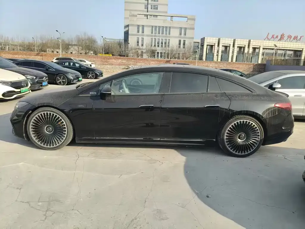 Mercedes-Benz EQS AMG — фото 6