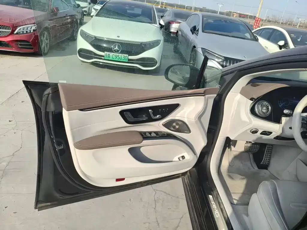 Mercedes-Benz EQS AMG — фото 7