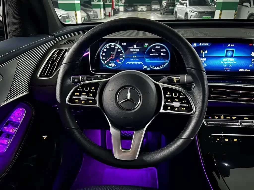 Mercedes-Benz EQC — фото 10