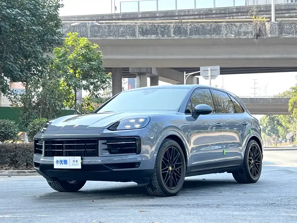 Porsche Cayenne — фото 1
