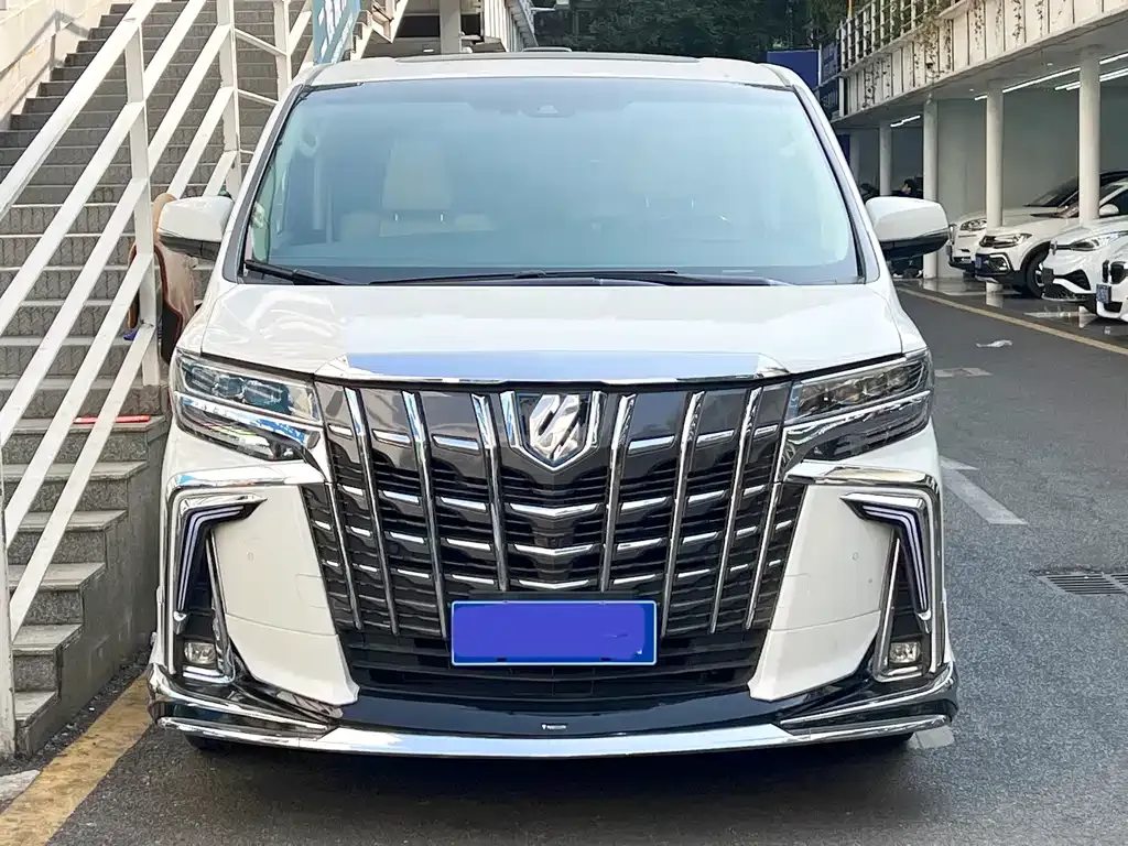 Toyota Vellfire — фото 3