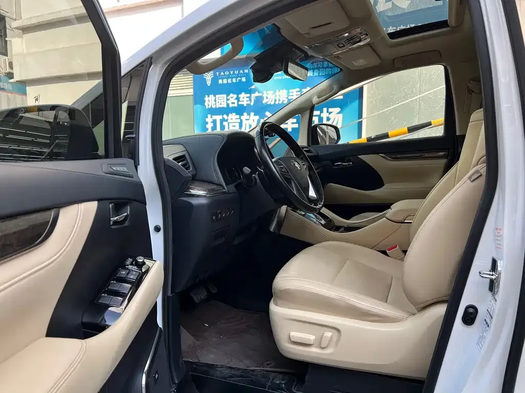 Toyota Vellfire — фото 2
