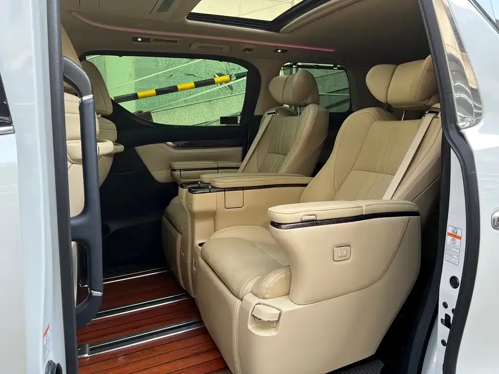 Toyota Vellfire — фото 4