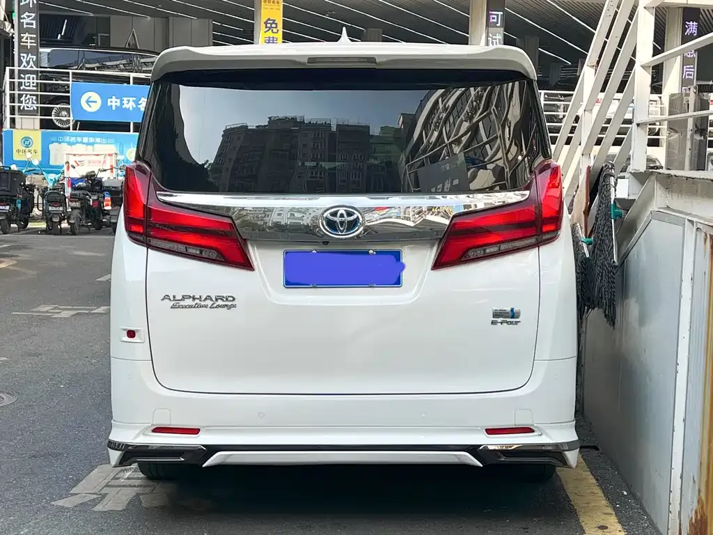 Toyota Vellfire — фото 8