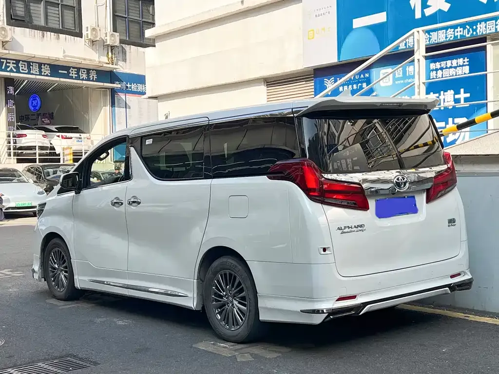Toyota Vellfire — фото 9
