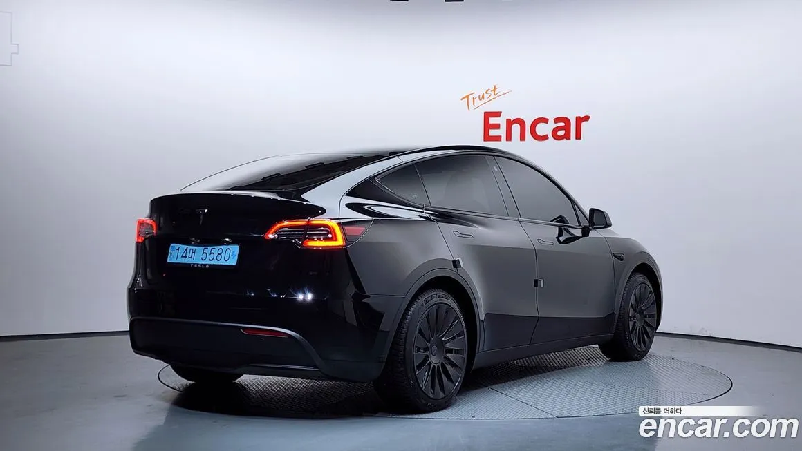 Tesla Model Y — фото 9