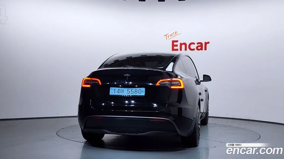 Tesla Model Y — фото 8