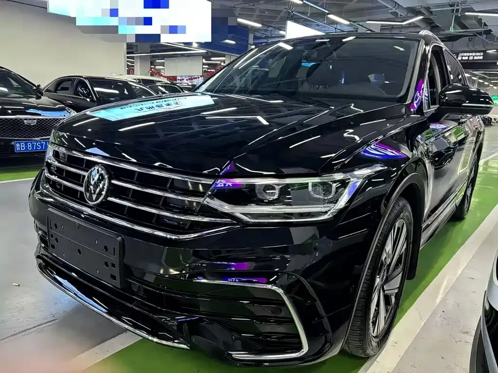 Volkswagen Tiguan L — фото 1