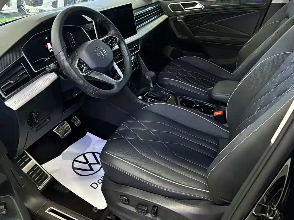 Volkswagen Tiguan L — фото 9