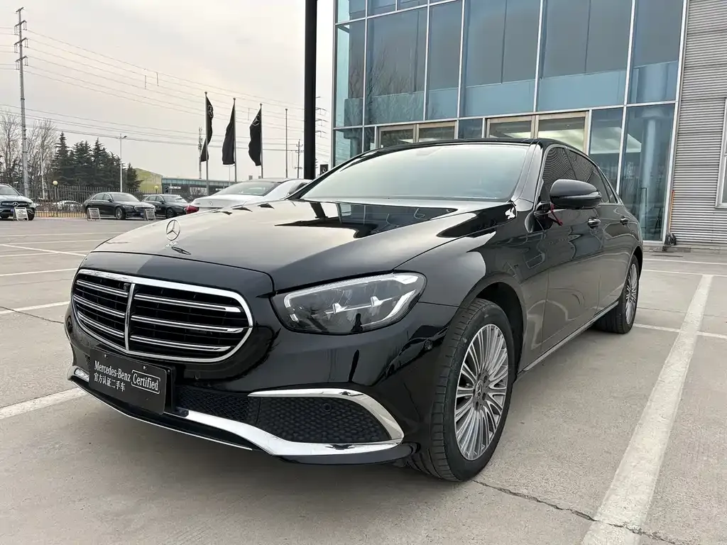 Mercedes-Benz E-Class — фото 1