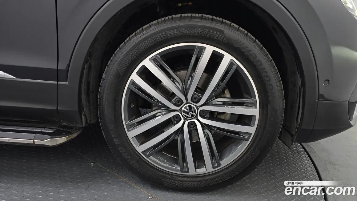 Volkswagen Tiguan — фото 8