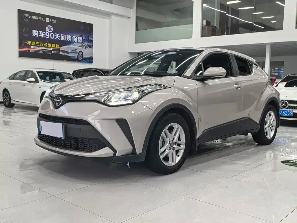 Toyota C-HR — фото 1