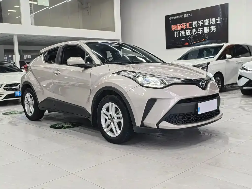 Toyota C-HR — фото 8